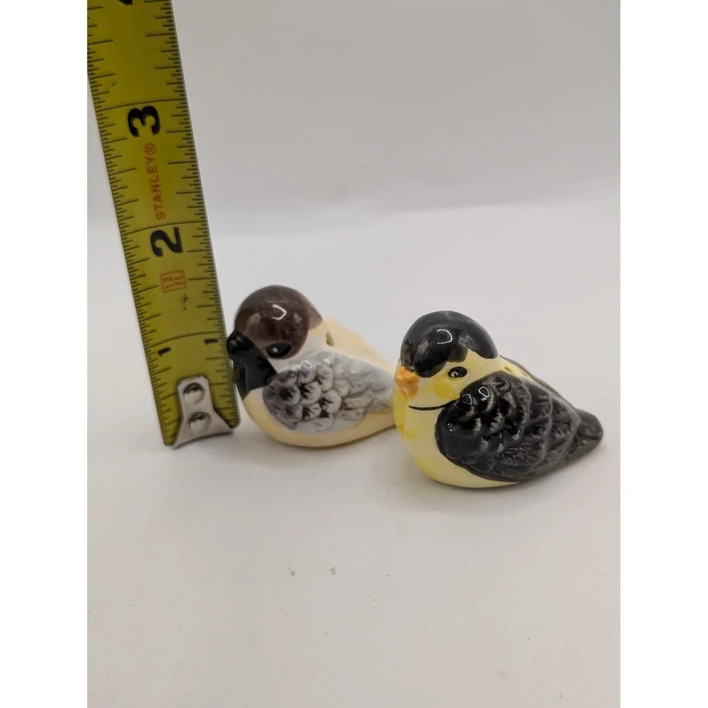 Vintage Ceramic Bird‎ Salt and Pepper Shakers Set Sparrow Chickadee Figurines